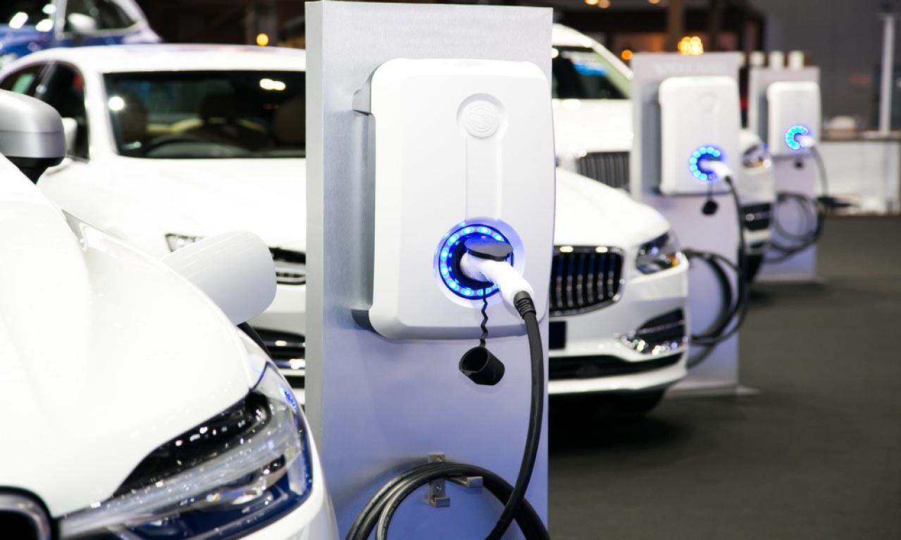 日本で電気自動車（EV）が普及しない理由