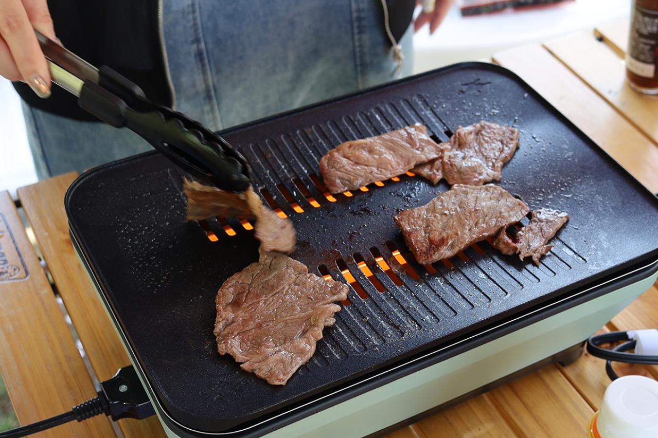 1台目 肉を焼く