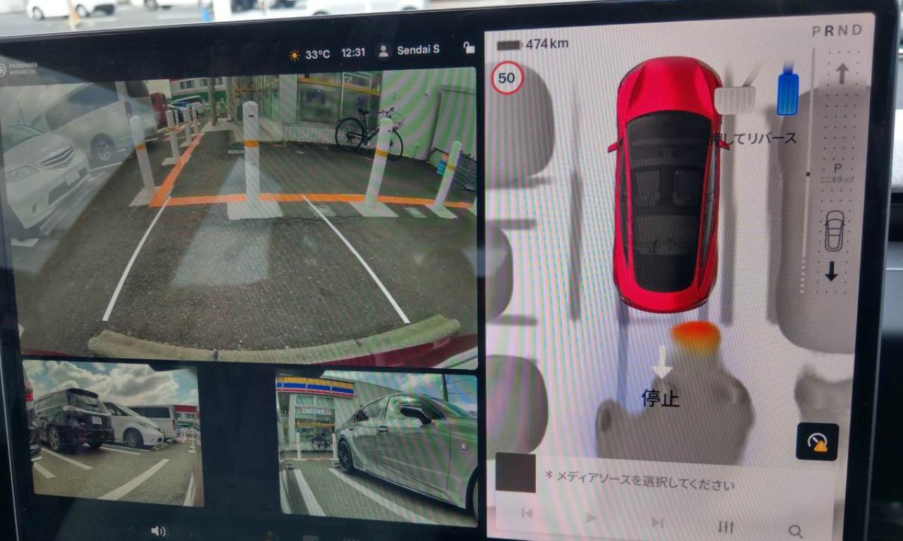 駐車時はバックモニターだけではなく左右後方も表示してくれて、周囲のセンサー確認もしてくれて、やりやすい