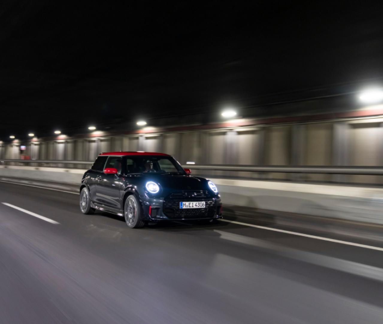 MINI COOPERのモデル・ラインアップにハイ・パフォーマンス・モデル「JOHN COOPER WORKS」を追加