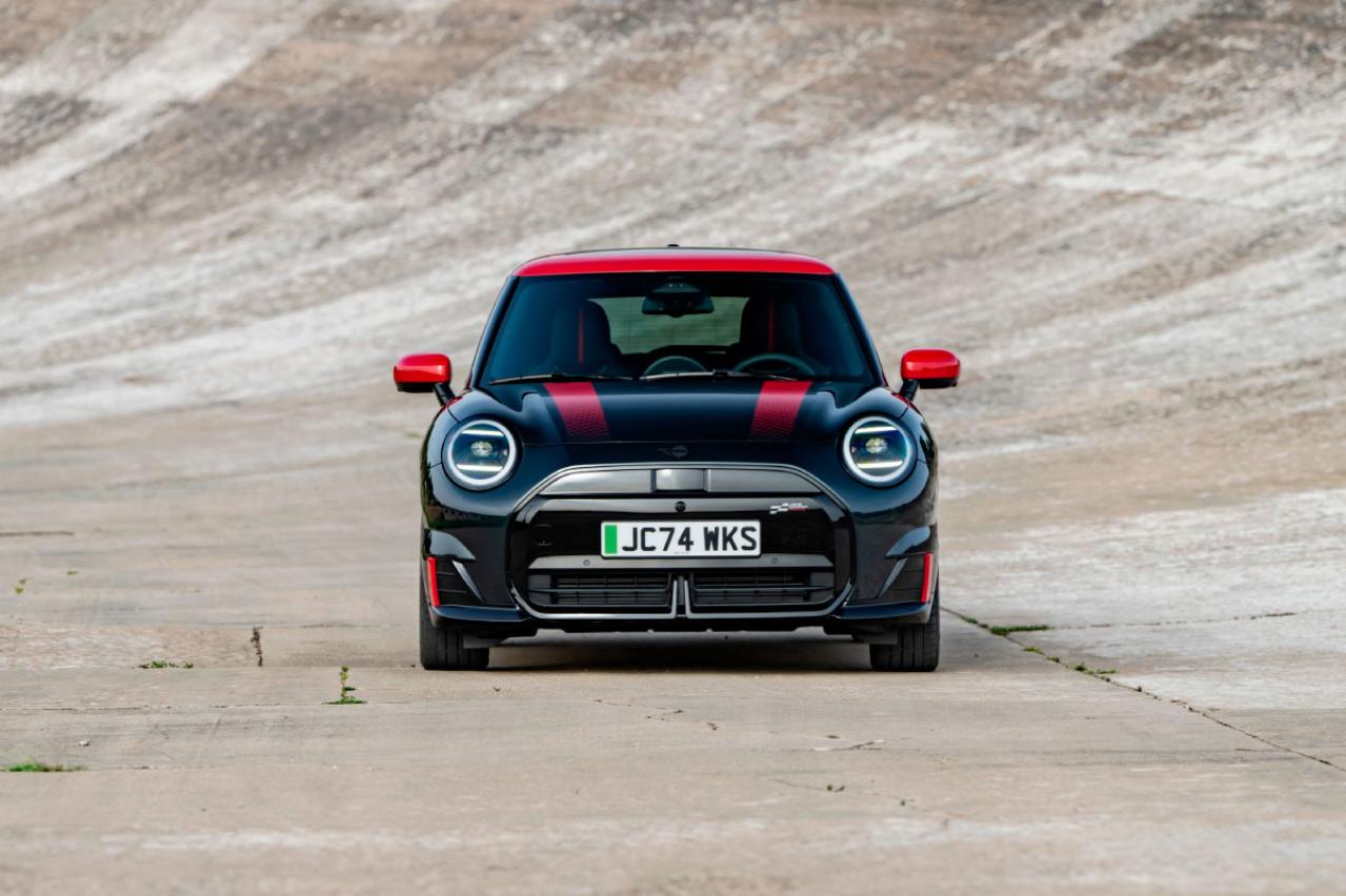 MINI史上初：ハイ・パフォーマンス・モデルJOHN COOPER WORKSに電気自動車が誕生