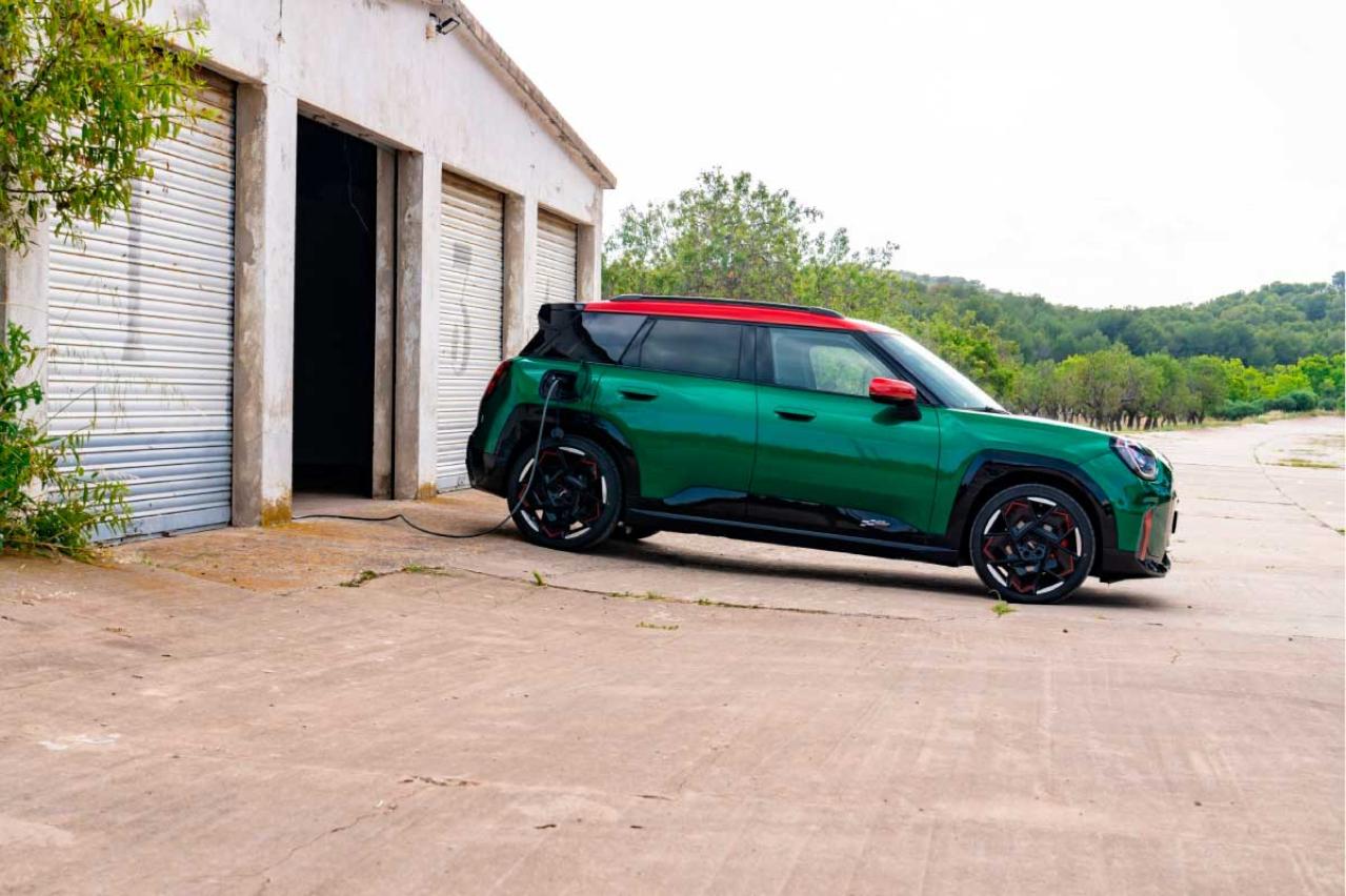 MINI史上初：ハイ・パフォーマンス・モデルJOHN COOPER WORKSに電気自動車が誕生