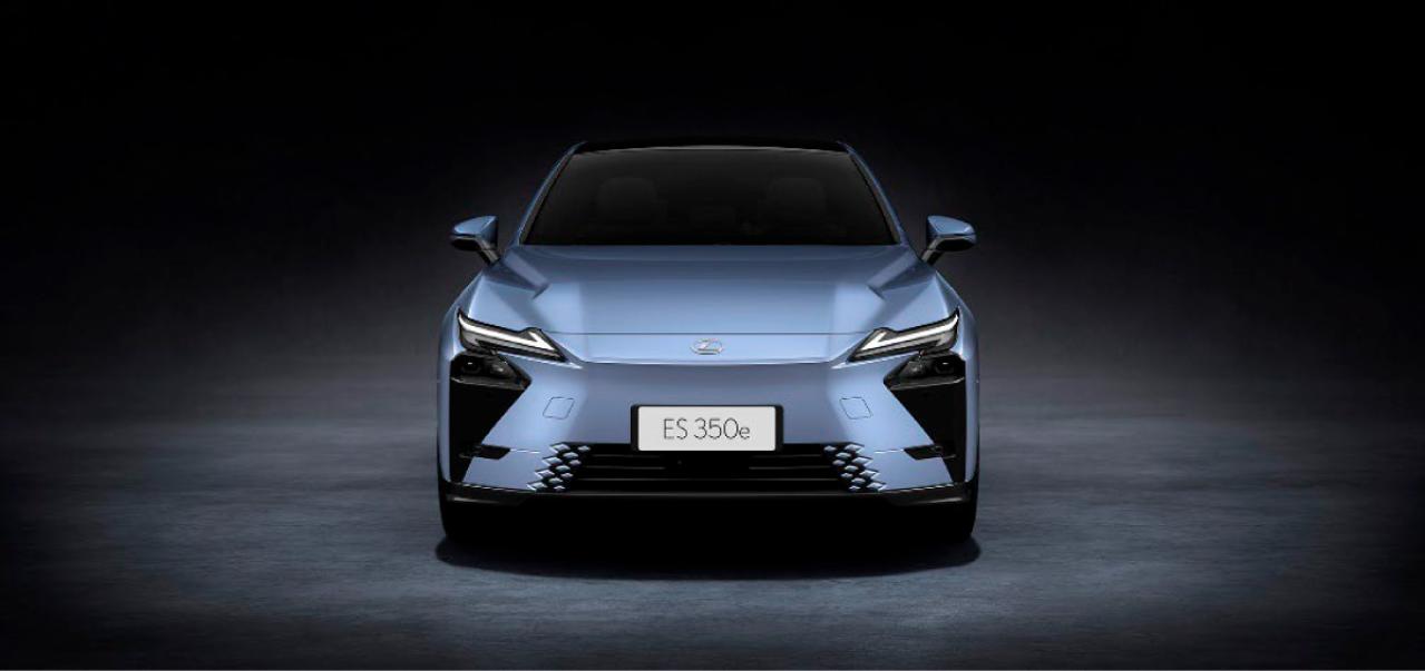 LEXUS、新型「ES」を世界初公開