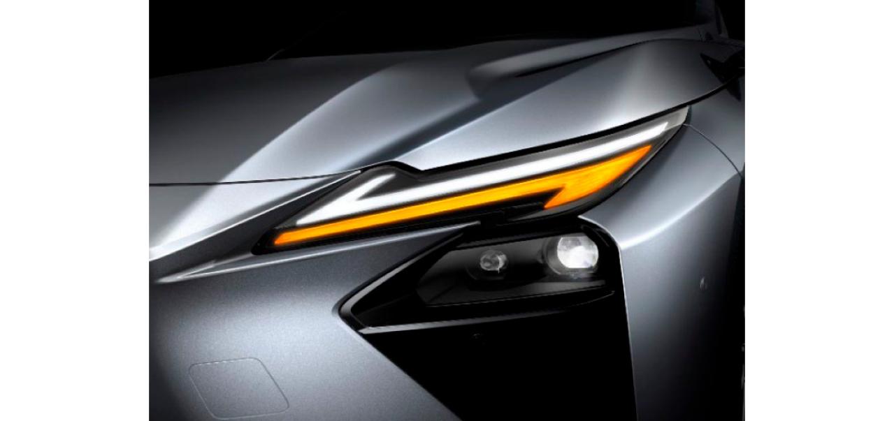 LEXUS、新型「ES」を世界初公開