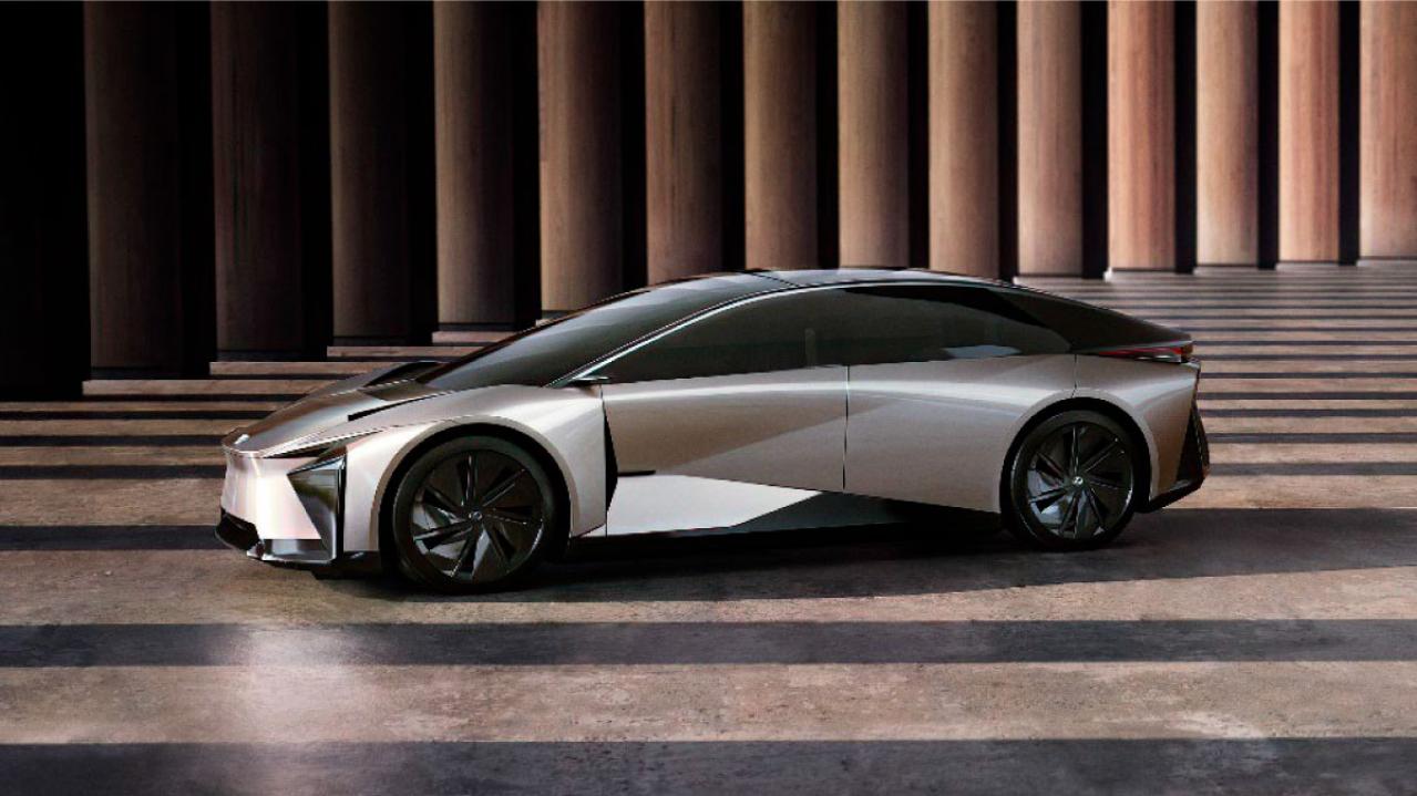 LEXUS、新型「ES」を世界初公開