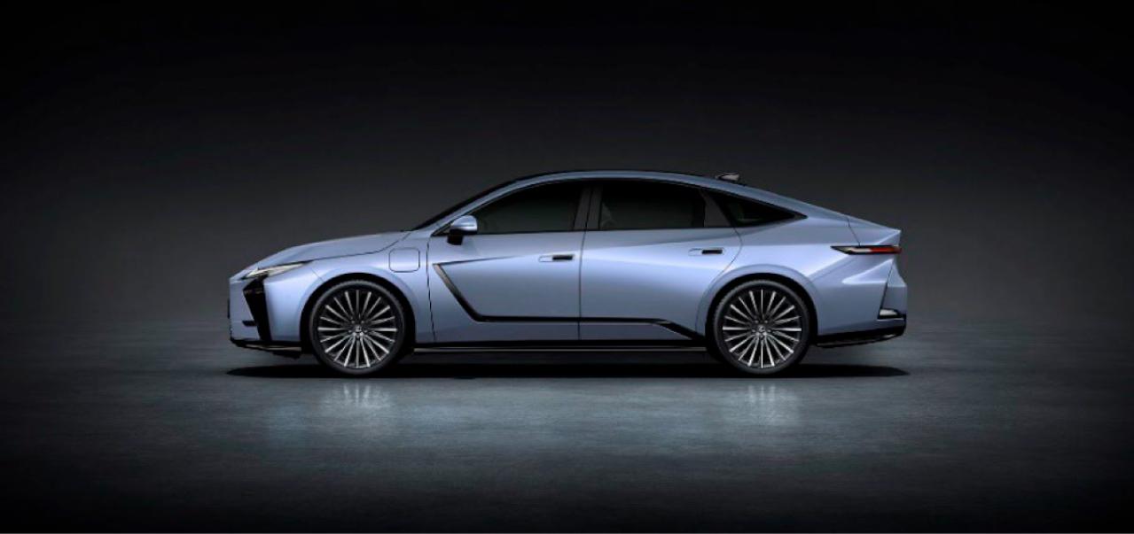 LEXUS、新型「ES」を世界初公開