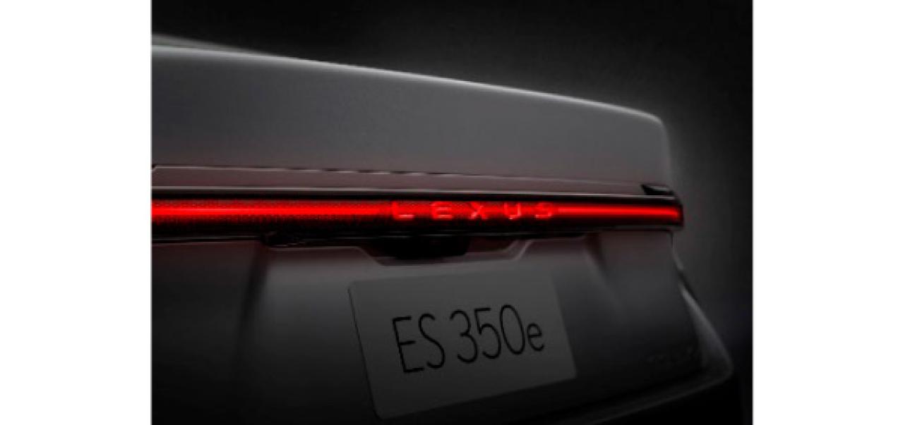 LEXUS、新型「ES」を世界初公開