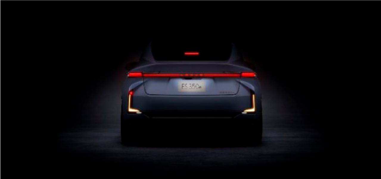 LEXUS、新型「ES」を世界初公開