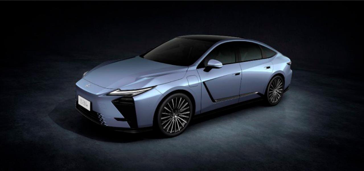 LEXUS、新型「ES」を世界初公開
