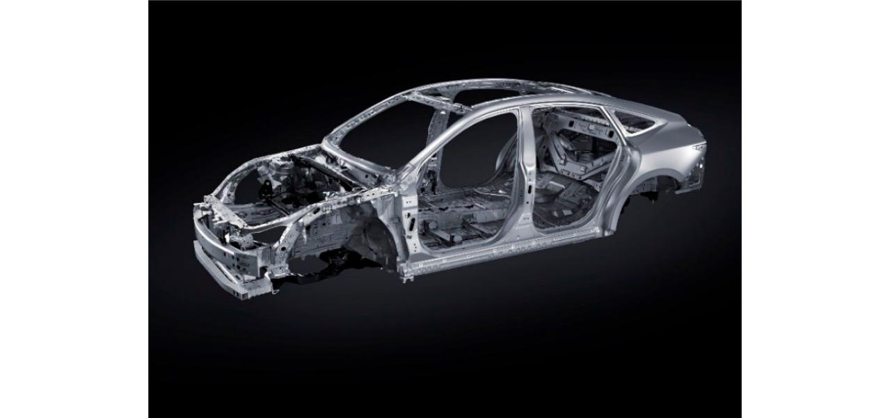 LEXUS、新型「ES」を世界初公開