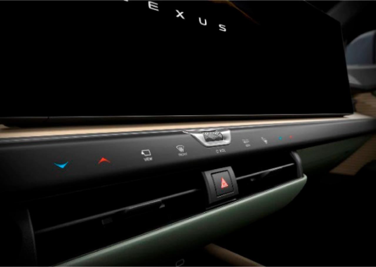 LEXUS、新型「ES」を世界初公開