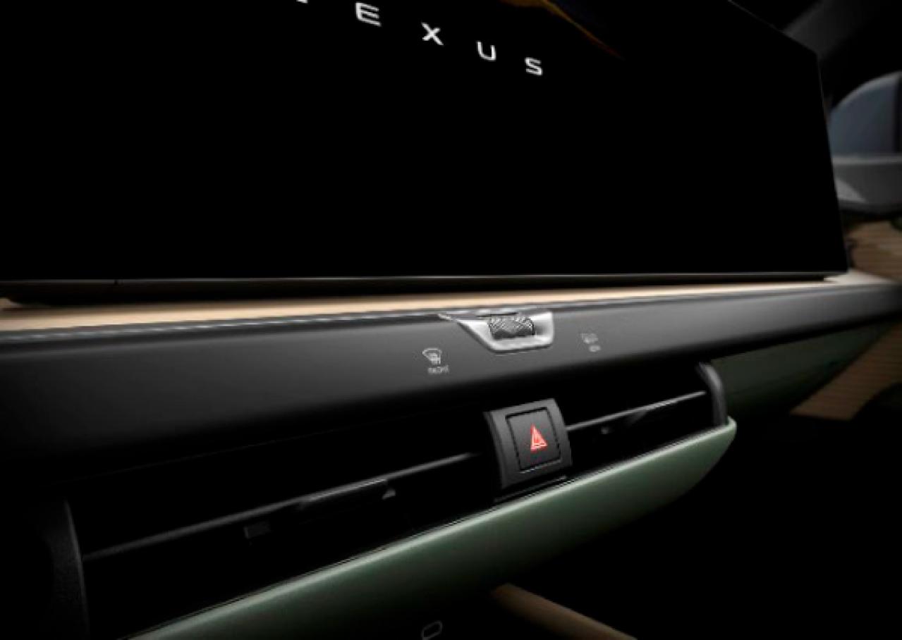 LEXUS、新型「ES」を世界初公開