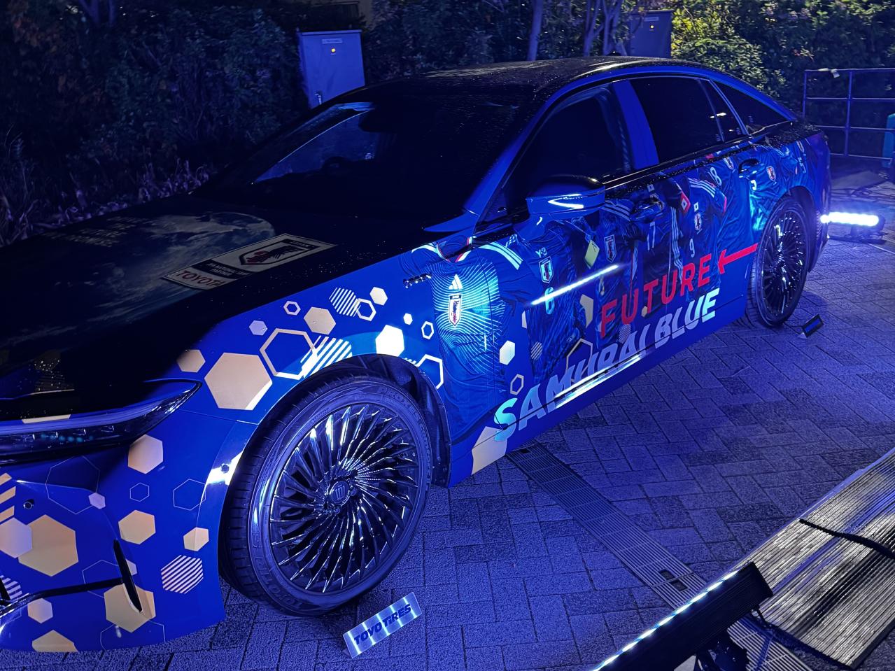 水素燃料電池自動車「クラウンFCEV」SAMURAI BLUE TO THE FUTURE